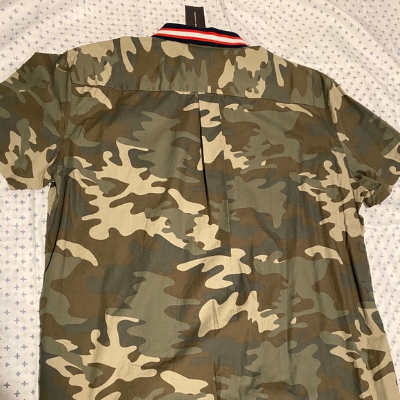 Tommy Hilfiger - Picture 4 of 5